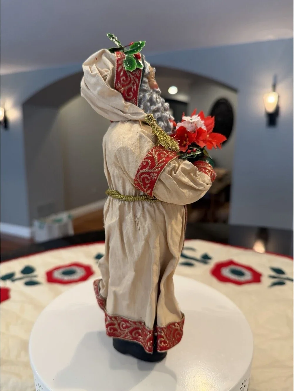 Vtg 1992 Possible Dreams Clothique Santa W/Poinsettas 10.5” Tall